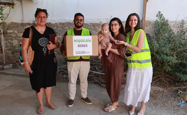 Foça Belediyesi’nden Ailelere Dayanışma Desteği: Hoş Geldin Bebek Paketi
