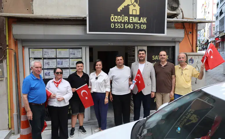 Karabağlar 30 Ağustos'ta Türk bayraklarıyla donatıldı