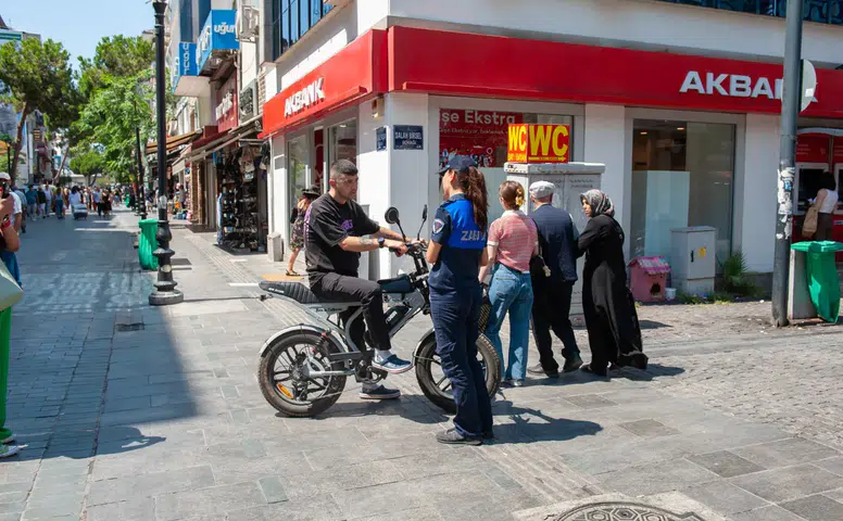 Karşıyaka Çarşısı’nda araç denetimleri sürüyor