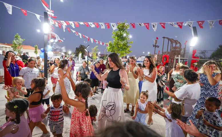 Hayriye ve Vehbi Özen Çocuk Etkinlik Merkezi ile Mavi Kelebek Anı Parkı Alaçatı’da hizmete açıldı