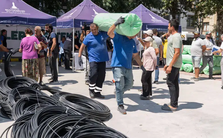 Büyükşehir’den domates ve çilek üreticisine iklim zırhı