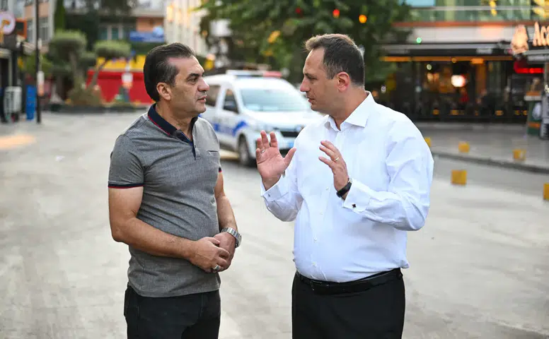 Başkan Eşki’den, Bornova’nın kalbinde sabah temizliği