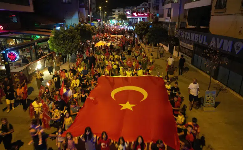 Dikili’de 30 Ağustos coşkusu meydanlara taştı