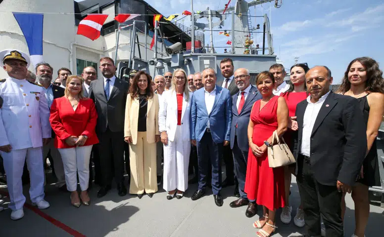 “Karşıyaka Gemisi”nde Zafer Bayramı coşkusu!
