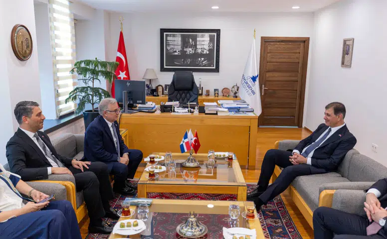 Büyükelçi Lora’dan Başkan Tugay’a ziyaret