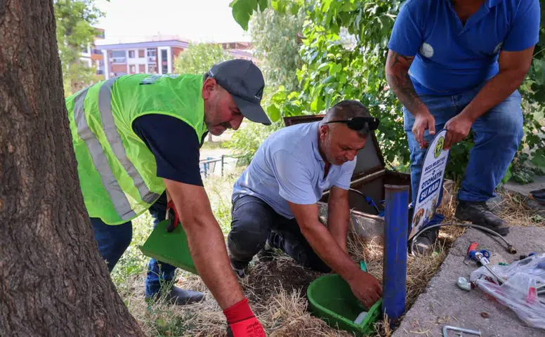Buca’da Parklara Otomatik Su Kapları Yerleştirildi