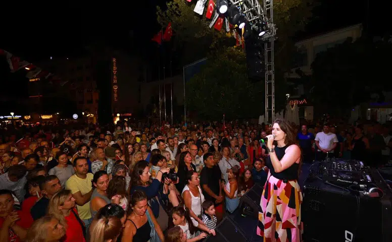 Çeşme’de 30 Ağustos Zafer Bayramı coşkuyla kutlandı
