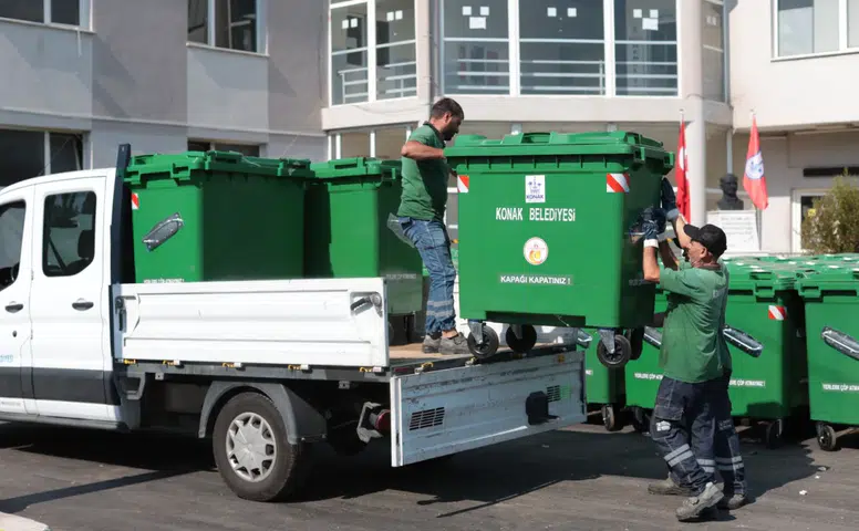 Konak’ın sokakları yeni konteynerlerine kavuştu