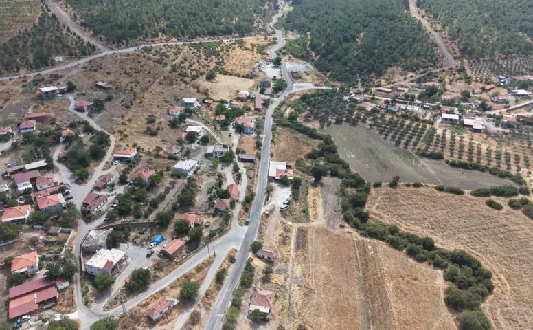 Kınık’ta 5 mahalleyi birbirine bağlayan yollar yenilendi