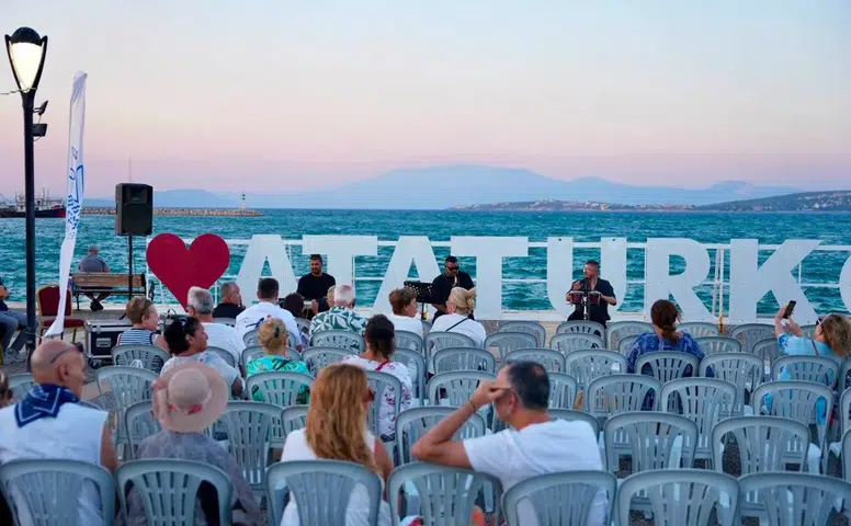 Gün Batımı Konserleri, baştan sona yenilenen Çiftlikköy Sahili’nde