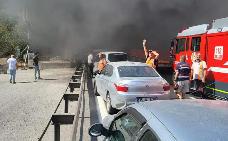 Bayraklı Tünelleri’ndeki tır yangını kısa sürede söndürüldü