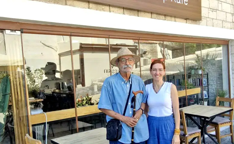 Yaşar Aksoy’dan kendi adını taşıyan Kitap Kafe’ye duygusal ziyaret