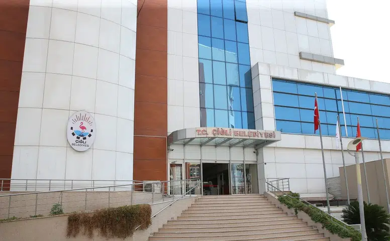 Çiğli Belediyesi'ne silahlı saldırı: Can kaybı yok, soruşturma başlatıldı