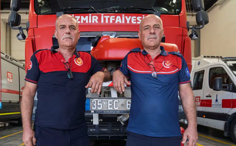 Aynı gün doğdular, aynı gün itfaiyeci oldular, aynı gün evlendiler 33 yıldır omuz omuza can kurtarıyorlar