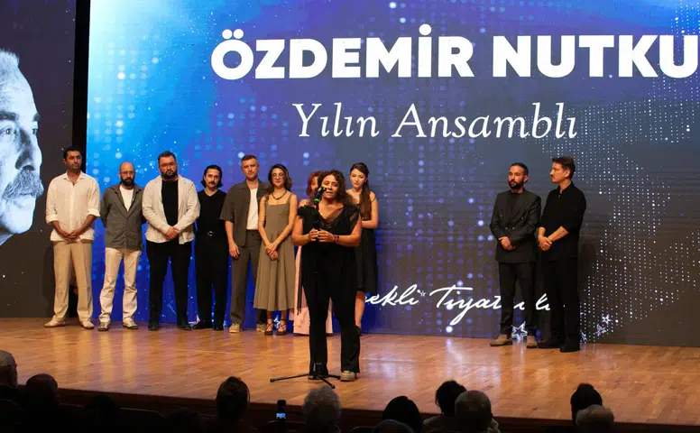 İzBBŞT, Özdemir Nutku Tiyatro Ödülleri’nden dört ödülle döndü