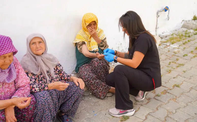 Seferihisar Belediyesi sağlık hizmetini köylere taşıyor