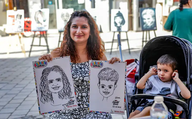 Bayraklı’da Karikatür Ve Çocuk Şenliği Renkli Görüntülere Sahne Oldu