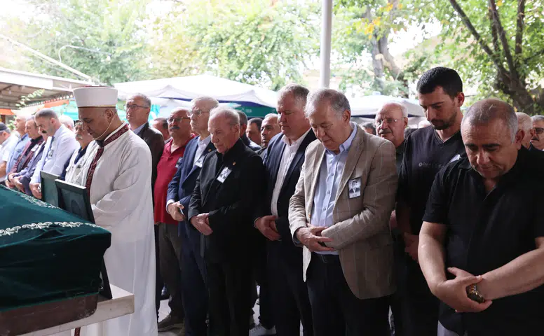 Gazeteci Ahmet Çipli, Urla’da son yolculuğuna uğurlandı
