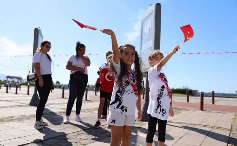 İzmir'in 125 Yıllık İkonu: "Asrı 25 Geçe" Tarihi Zaman Tüneline Yolculuk Yapıyor!