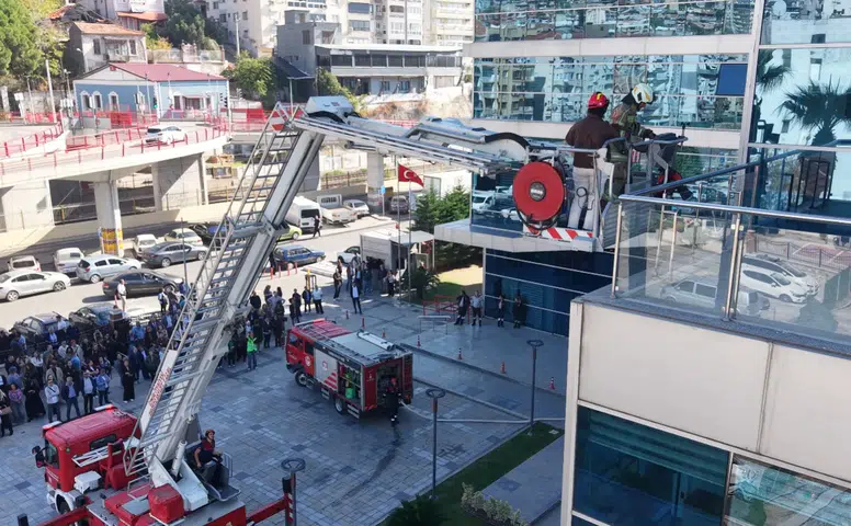 Bayraklı Belediyesi’nde Yangın Ve Acil Durum Tatbikatı