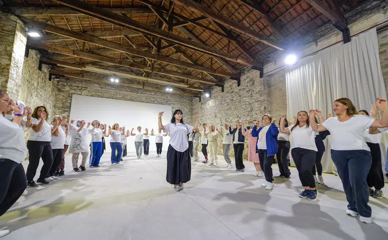 İzmir’de zeybek dersine yoğun ilgi