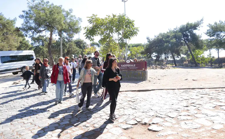 İzmirliler, Kültürel Miras Gezileriyle Konak’ı keşfediyor
