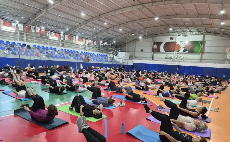 Spor salonlarında ücretsiz sabah aktiviteleri başladı