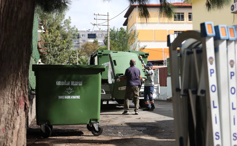 Karabağlar’ın 58 mahallesine 891 yeni konteyner