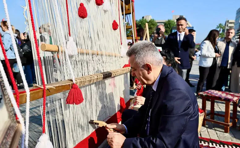 İzmir’de Cumhuriyet Coşkusu 16 Ekim’de Başlayacak: Konak Atatürk Meydanı Etkinliklerle Dolacak