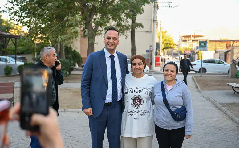 Makamında oturan değil, sokakta koşan Başkan