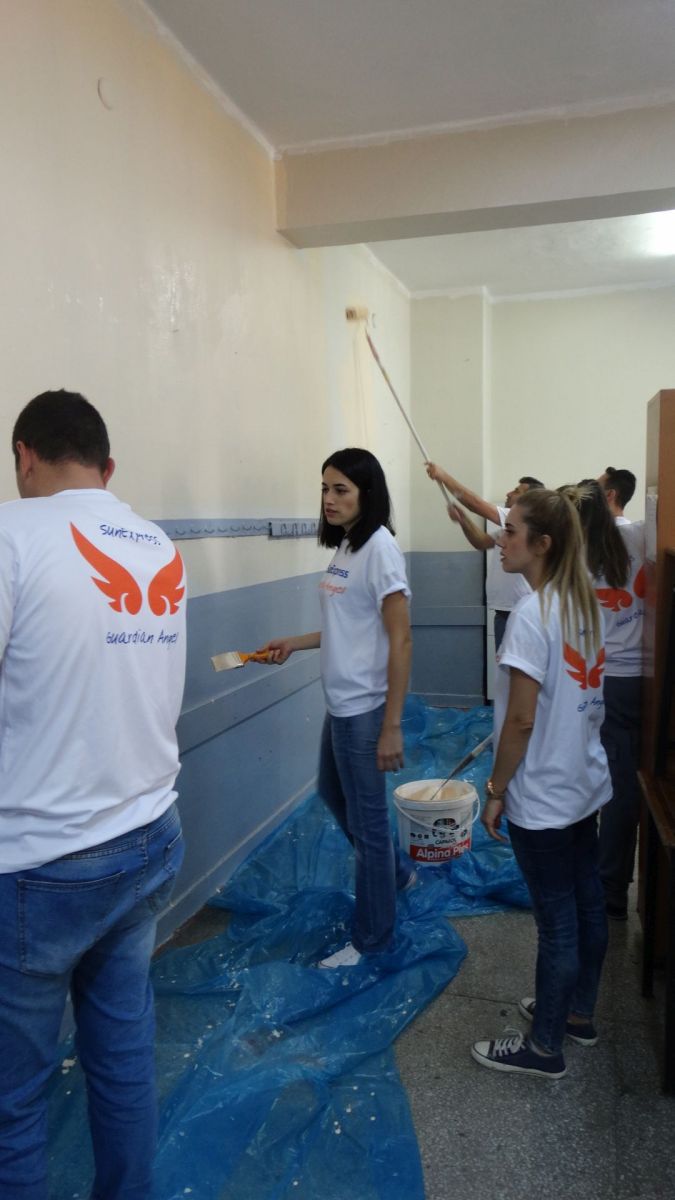 Uçan Melekler Mersinli'de Okul Boyadı