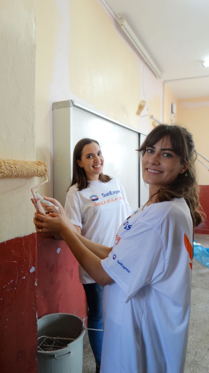 Uçan Melekler Mersinli'de Okul Boyadı