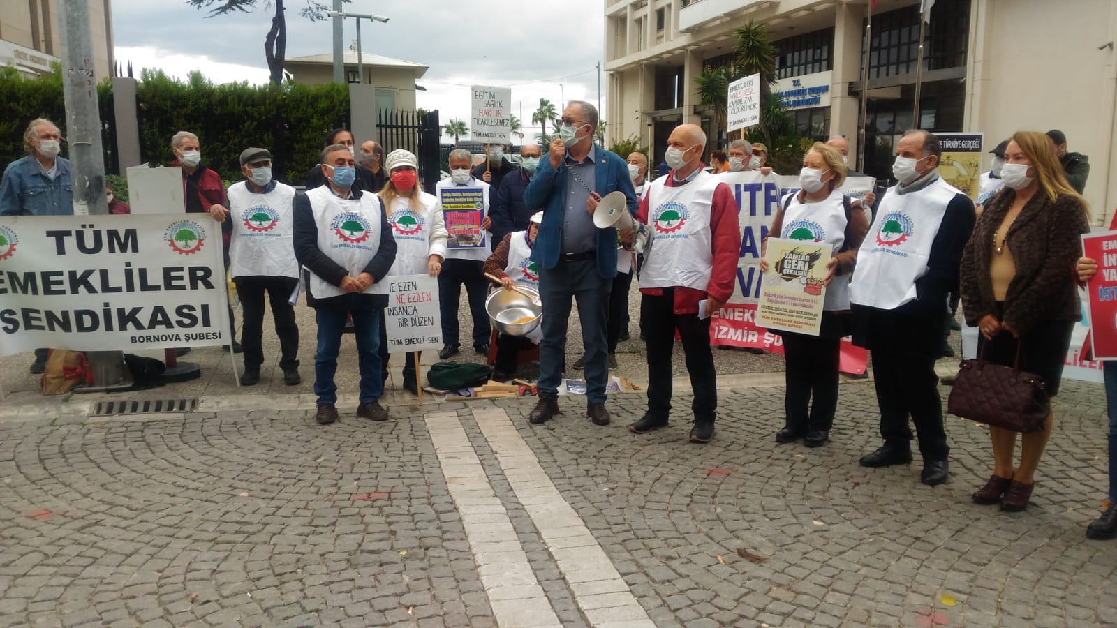 Tüm Emekliler Sendikası Meclis'e seslerini duyurmak için alandaydı