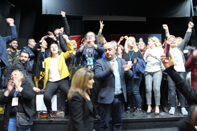 CHP İzmir' de Kadın Kolları Başkanını Seçti