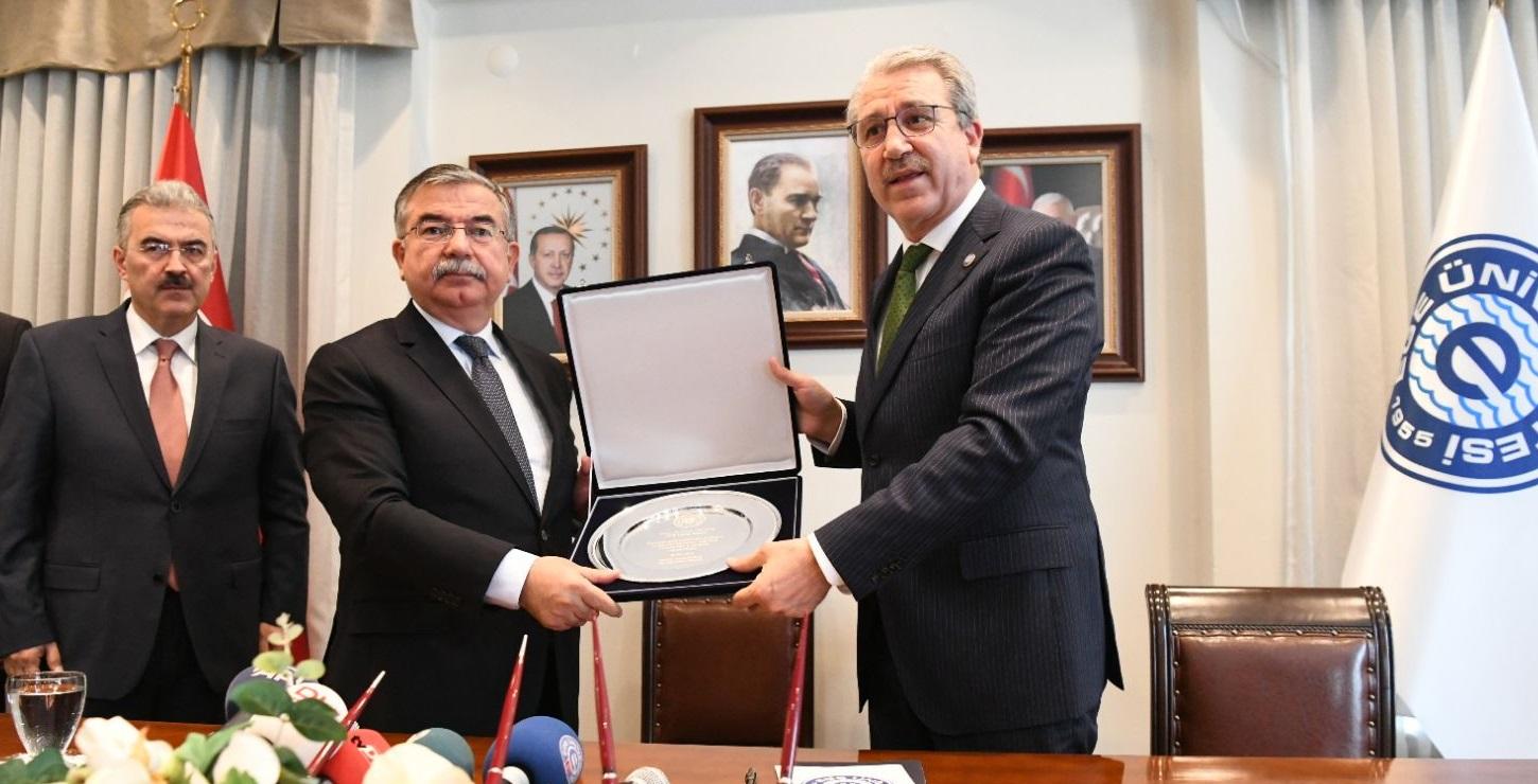 Bakan Yılmaz, İzmir’de ilk ziyaretini Ege’ye yaptı