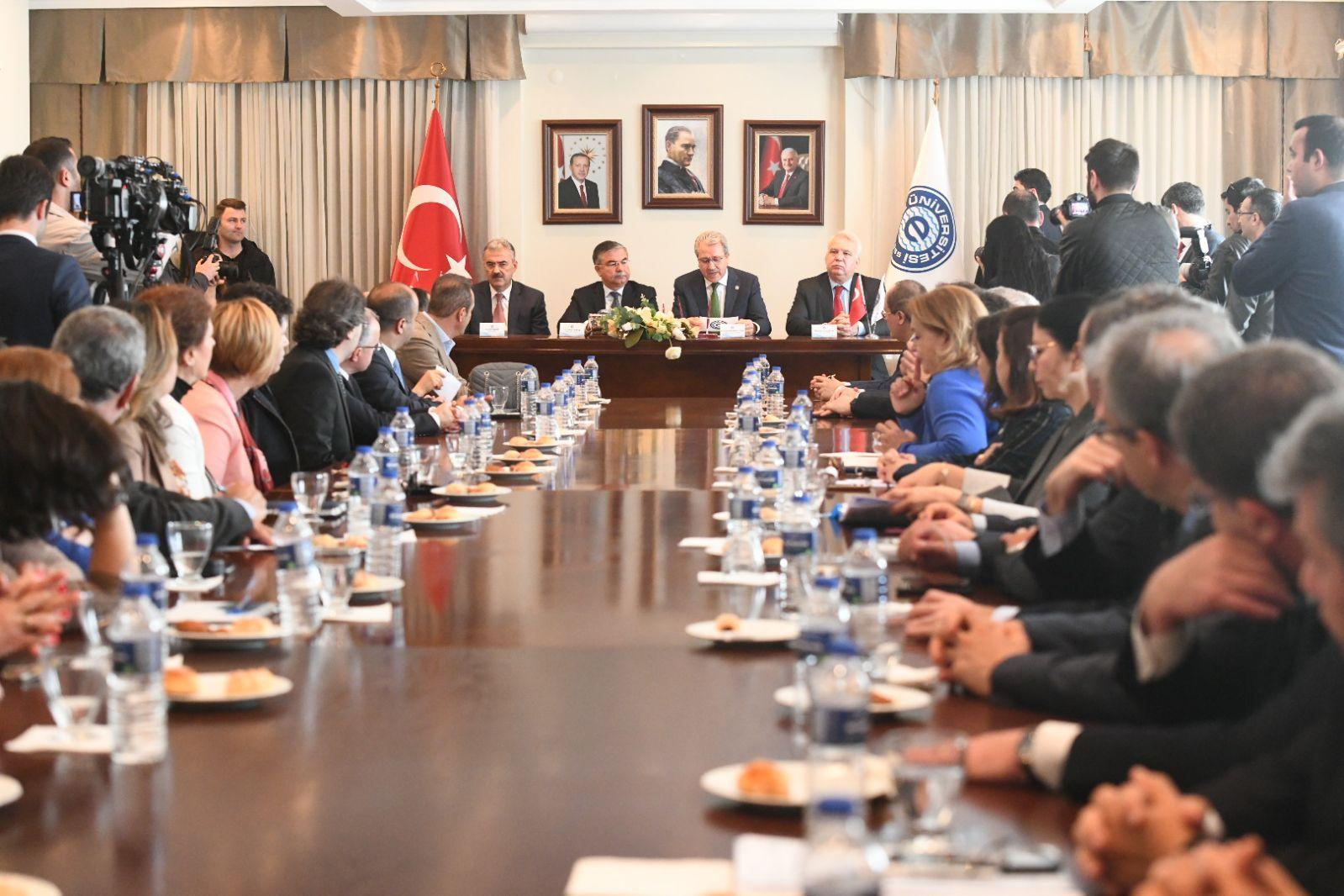 Bakan Yılmaz, İzmir’de ilk ziyaretini Ege’ye yaptı