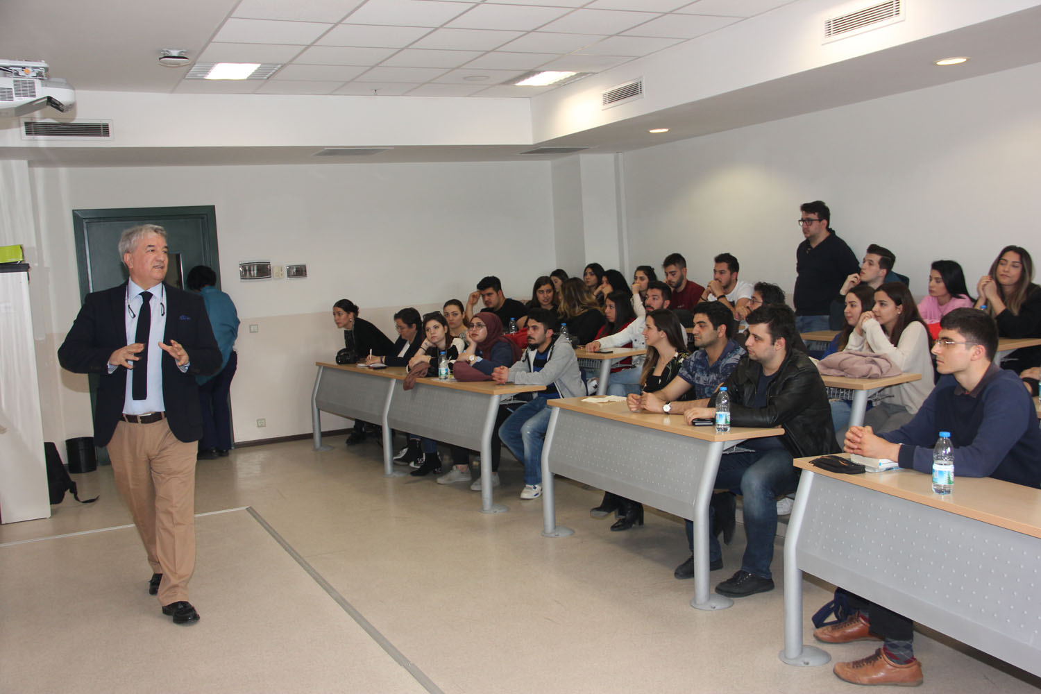 İzmir Hak Ettiği Yerde Değil