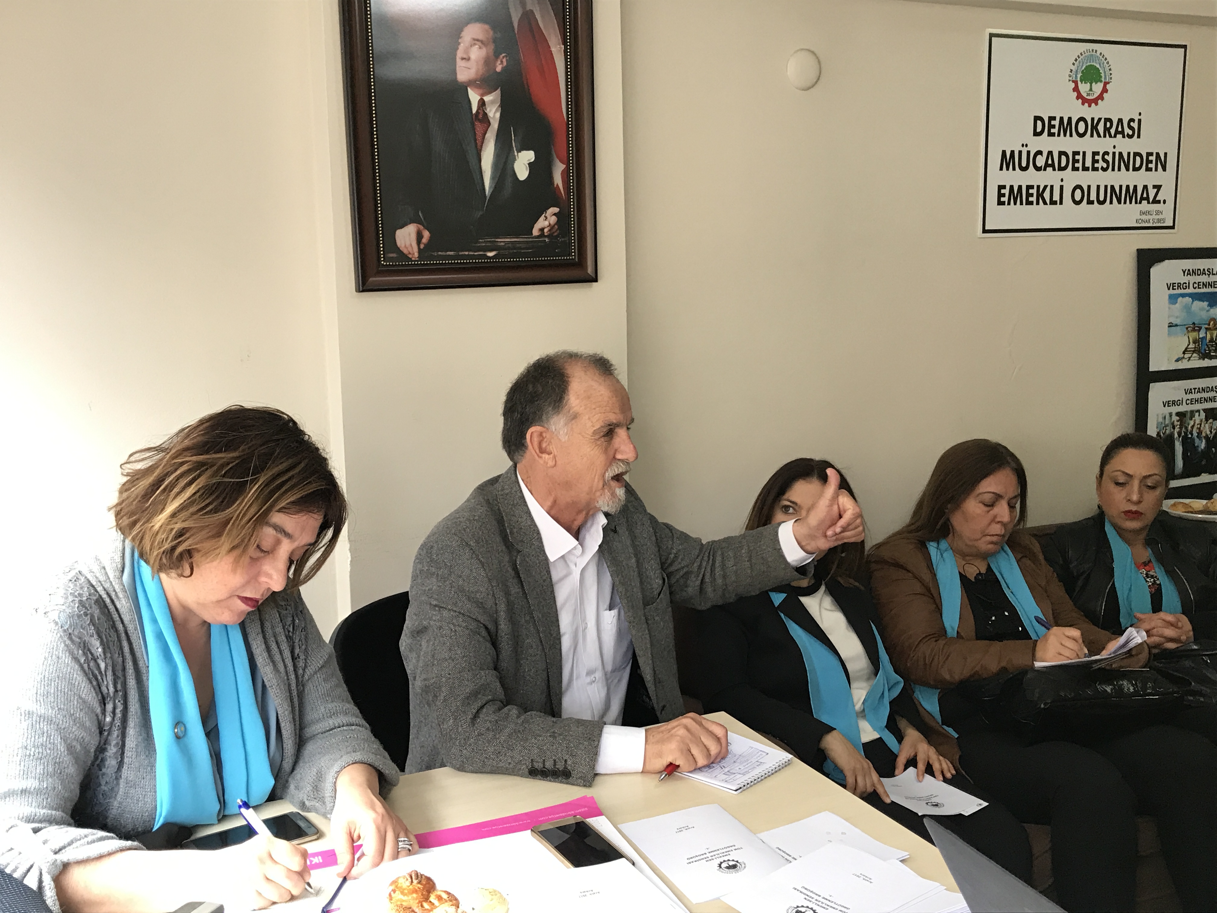 İYİ Parti İzmir İl Yönetimi Emekli-Sen' i Ziyaret Etti