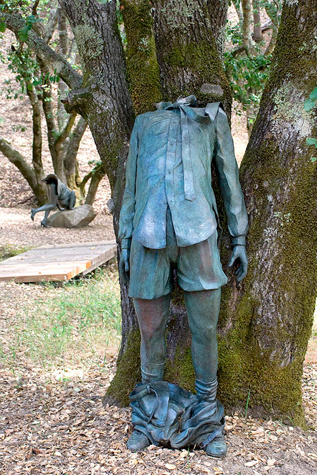 İzmir Büyükşehir Belediyesi’nin diktiği kadın heykeli iddiası