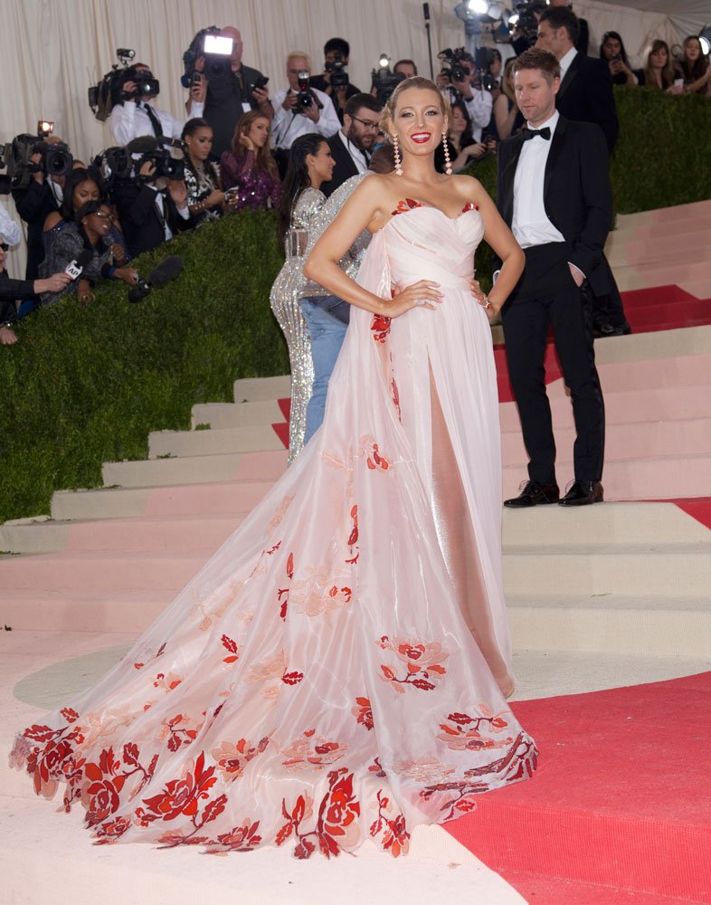 Blake Lively, 600 saattir Met Gala kıyafetinin dikilmesini bekliyor