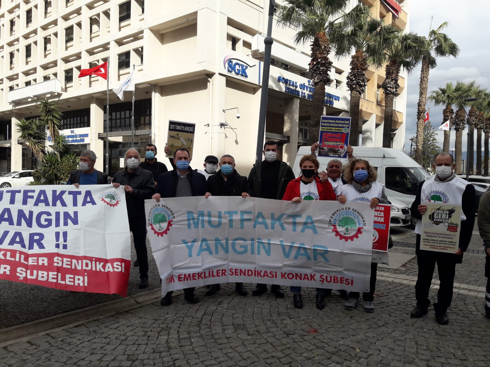 Tüm Emekliler Sendikası Meclis'e seslerini duyurmak için alandaydı