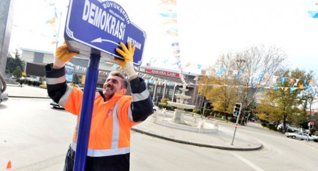 102 kişinin öldüğü meydana tabelalar asıldı