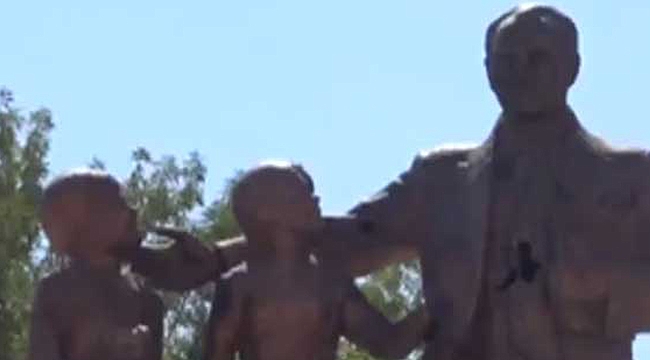 Atatürk Heykeline Çekiçli Saldırı