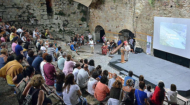 Atıf Yılmaz Filmleri Foça'da Gösteriliyor