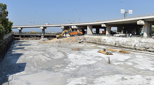 Bornova Deresi’nde Beton Operasyonu