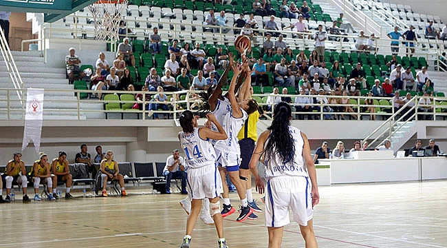 Bornova Futbolda Fenerbahçe,  Basketbolda Galatasaray’ı Ağırlıyor