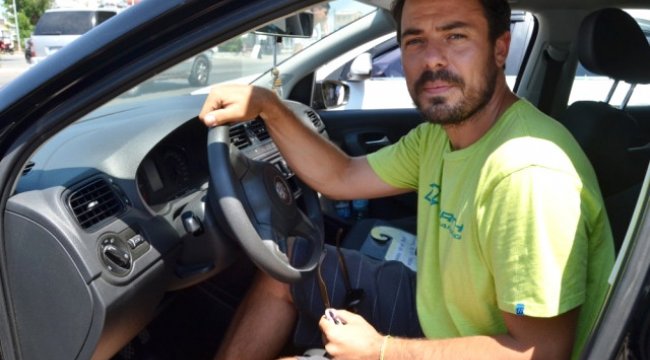 Genç Kızların Sevgilisi Yakışıklı Oyuncuya Çirkin Saldırı