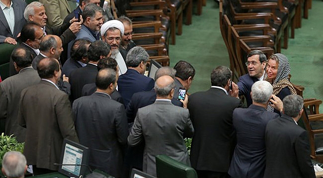 İran'da Tepki Çeken Selfie