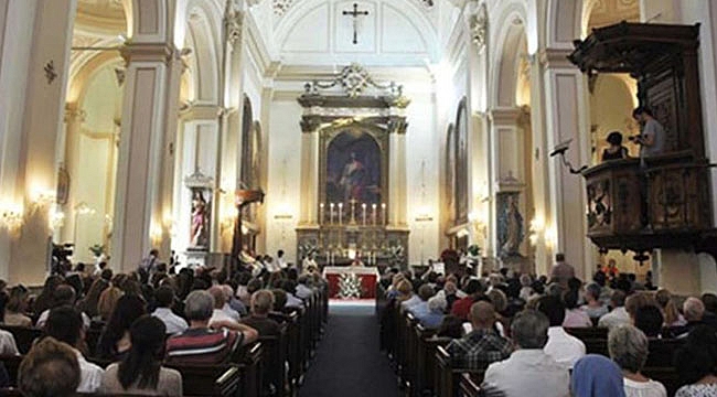 İzmir'de Ermeniler 95 Yıl Sonra İlk Kez Ayin Yaptı