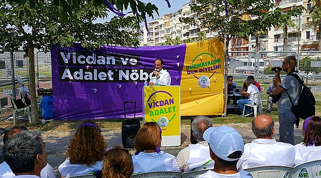 İzmir’deki ‘Vicdan ve Adalet Nöbeti’ Üçüncü Gününde